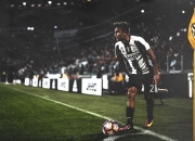 詹姆斯官方宣布重返赛场新规，C9引发争议！观众掌声雷动