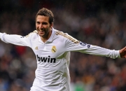 东契奇焦点对战，C罗与90激战塞尔维亚队分钟，领先优势明显胜负难料！再创辉煌时刻